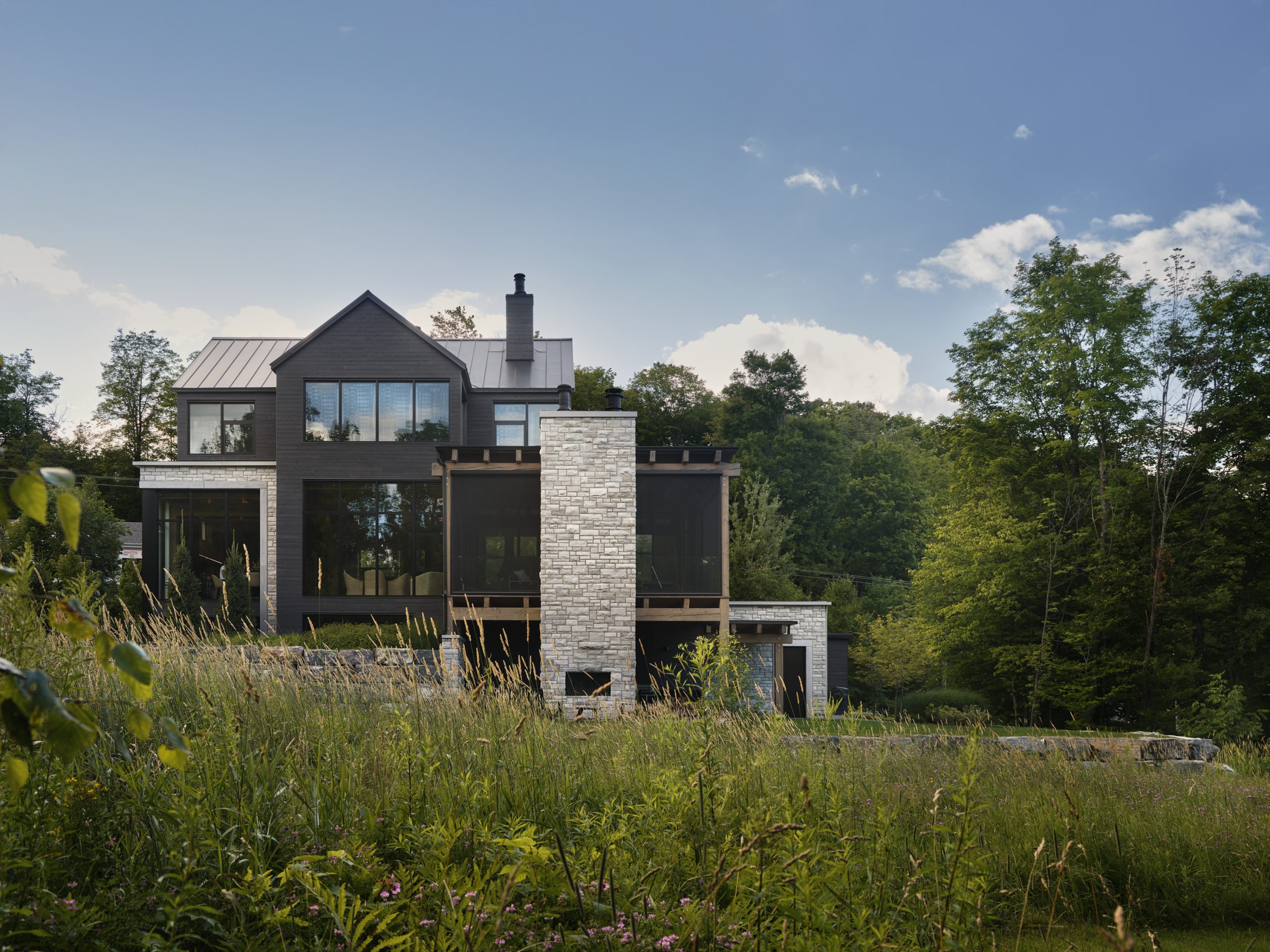 Phil Bernard Photographe Inc. facade maison A+M Evolution Architecture