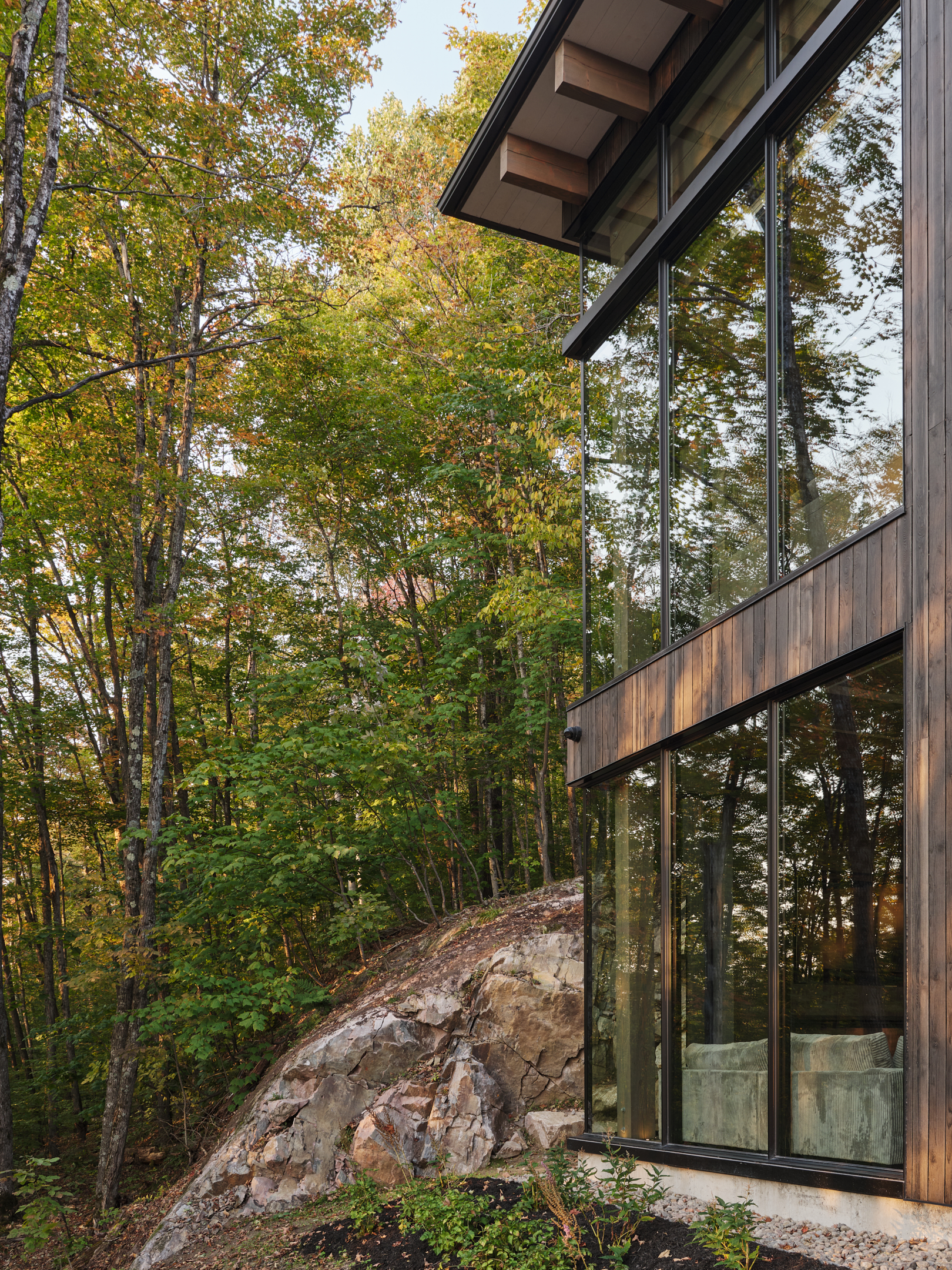 Chalet embois grande ouverture fenêtre tremblant